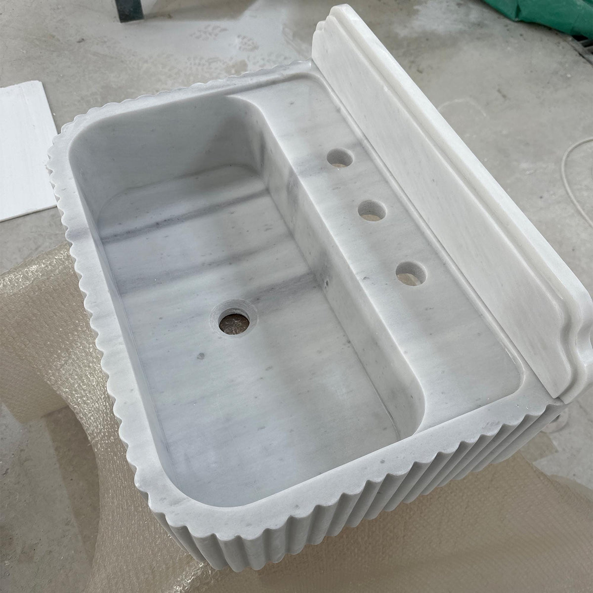 Carrara Marble Sink with Fluted Sides & Backsplash – Sculpted Wall Mount Design for Classic Bathroom Vanities M6S42 — view 1