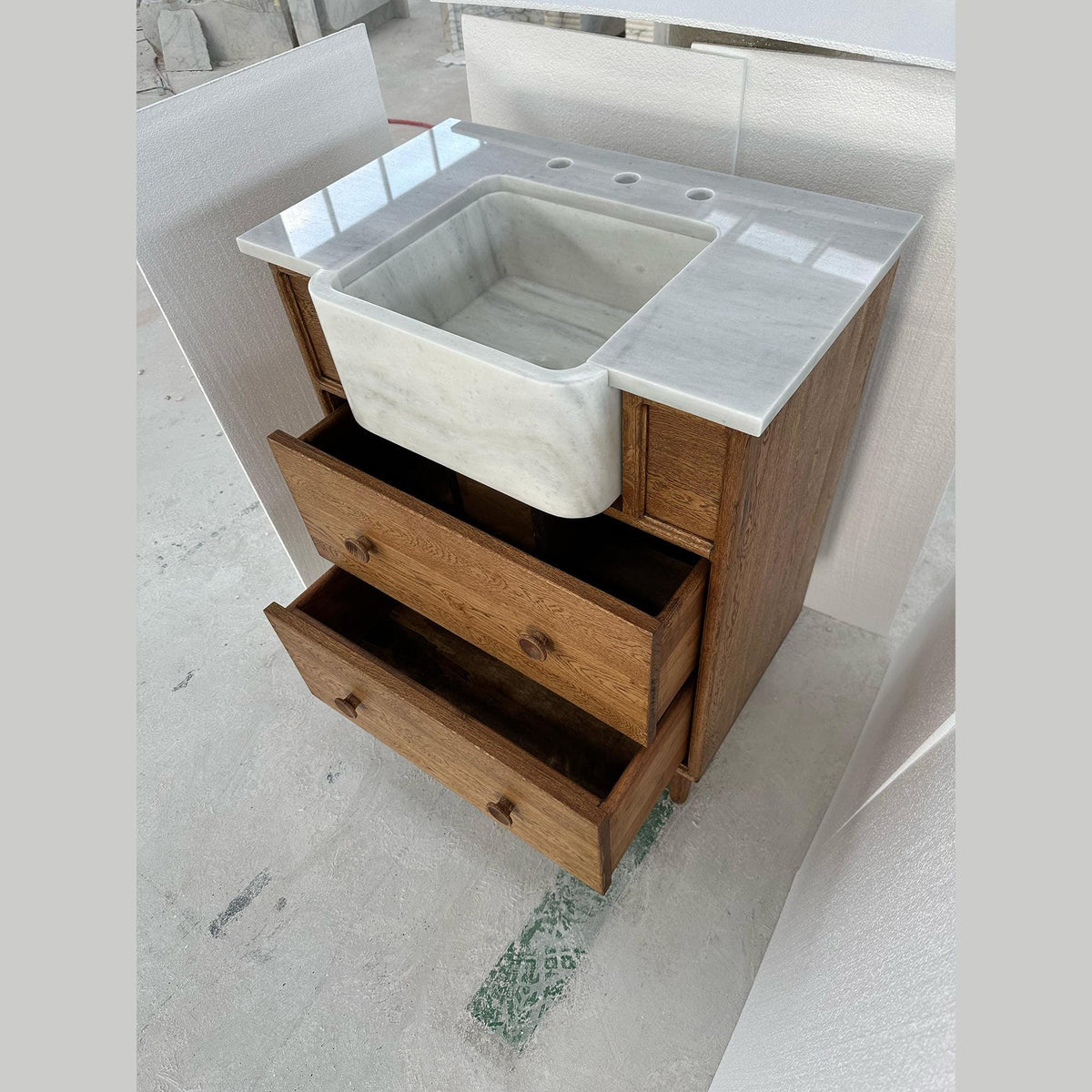 Carrara Marble Apron Sink with Wooden Vanity – Freestanding Bathroom Cabinet with Drawers for Farmhouse Interiors M6F009 — view 3