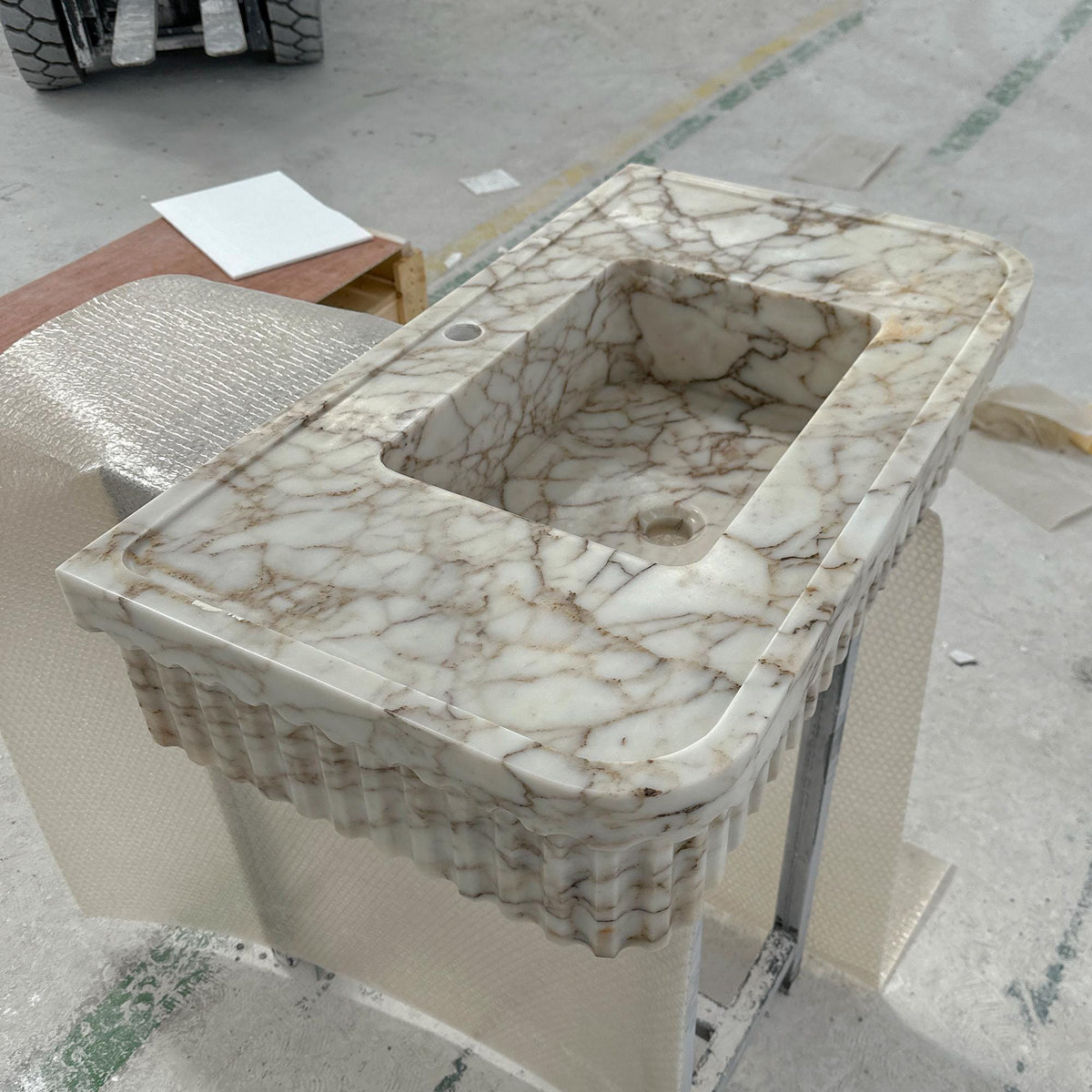 Calacatta Gold Marble Sink – Fluted Rectangular Stone Basin for Elegant Powder Rooms and Custom Vanities M6S35 — view 4