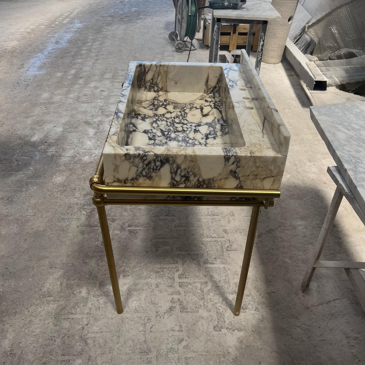 Fluted Calacatta Monet Marble Sink Basin on Brass Console – Natural Stone Integrated Vessel Sink for Luxury Bathroom Vanity Décor M6M26 — view 4