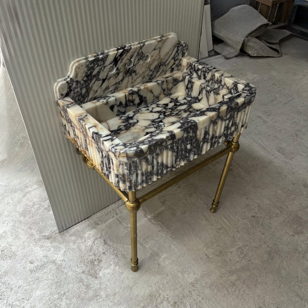 Fluted Calacatta Viola Marble Sink with Backsplash – Brass Base Console Vanity for Luxury Bathroom & Powder Room Design M6S011