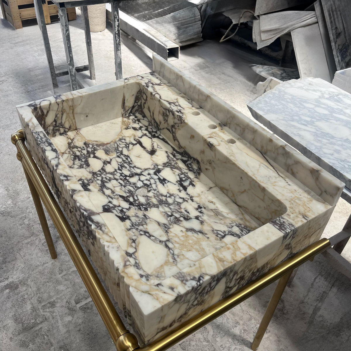 Fluted Calacatta Monet Marble Sink Basin on Brass Console – Natural Stone Integrated Vessel Sink for Luxury Bathroom Vanity Décor M6M26 — view 3